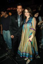 Hrithik Roshan, Suzanne Roshan at the Finale of Just Dance in Filmcity, Mumbai on 29th Sept 2011 (22).JPG